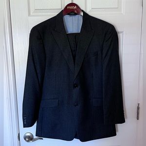 Men’s Tommy Hilfiger Suit Size 40R